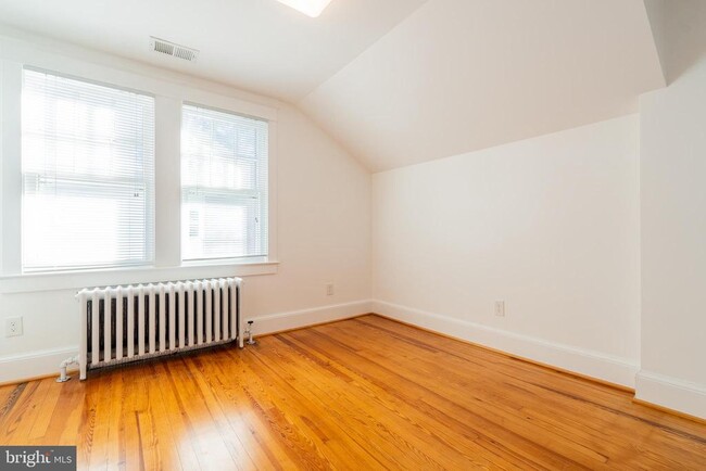 Building Photo - 928 19th St S