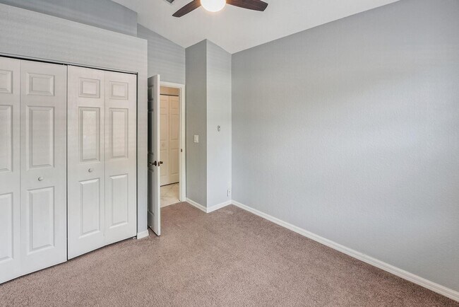 Building Photo - 2 BEDROOM CONDO AVAILABLE ASAP IN CALUSA BAY!!!