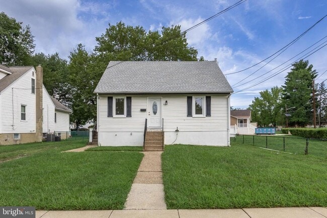 Building Photo - 318 Essex Ave