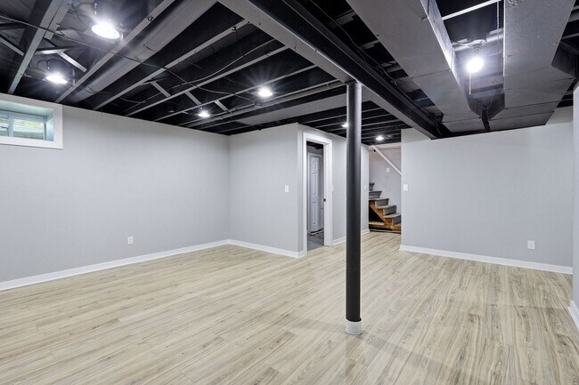 Building Photo - Charming 4-bedroom, 1.5-bath home available now