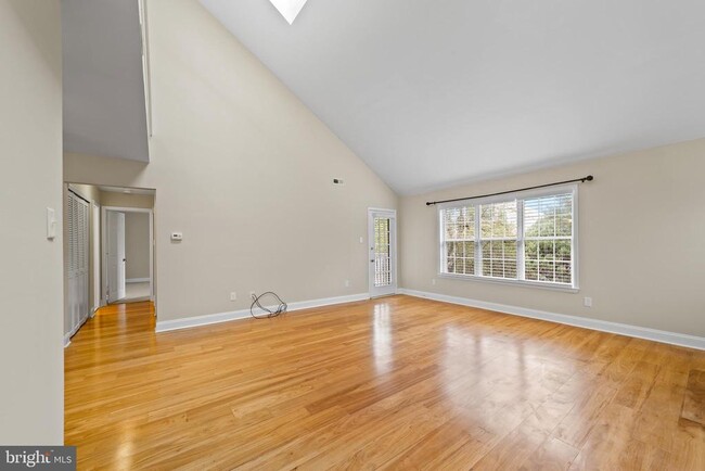 Building Photo - 722 Sedgewick Ct