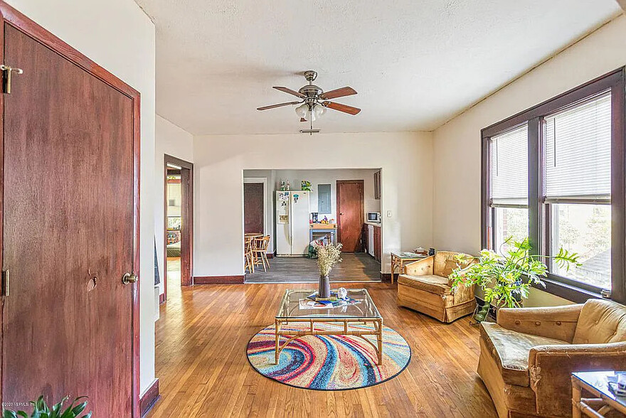 Living Room (old view of kitchen) - 809 Acosta Street