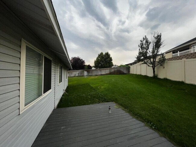 Building Photo - 3747 S McGuire Pl