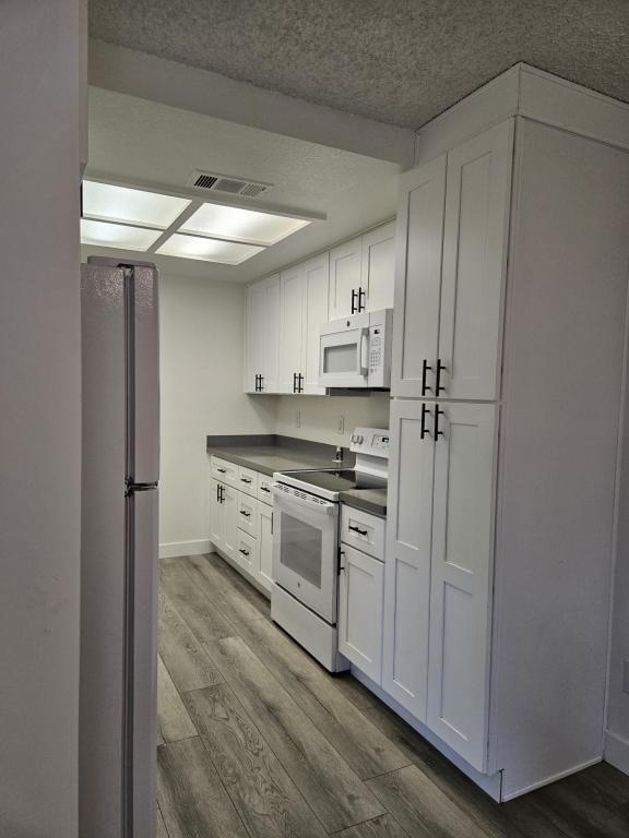 Building Photo - 426 Cherry Ln