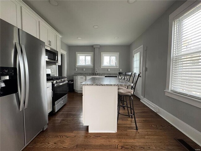 Building Photo - 729 Luckystone Ave