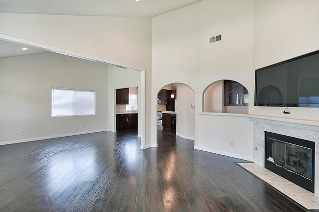 Building Photo - Beautiful 3 Bedroom Sylmar Home