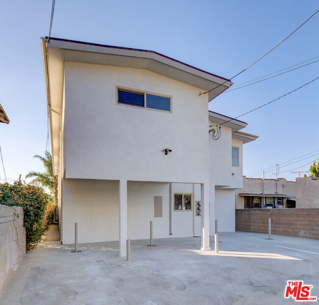 Building Photo - 2230 Redondo Blvd