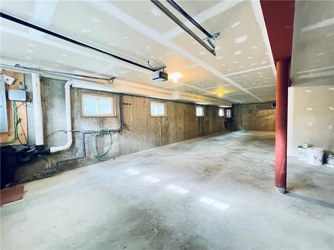 Building Photo - 201 Grand St