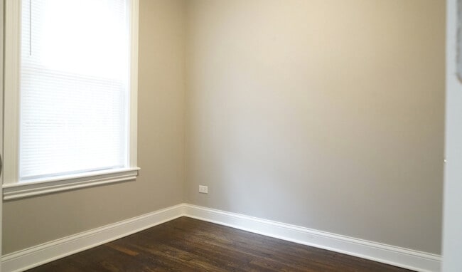 Building Photo - 2957 N Avers Ave