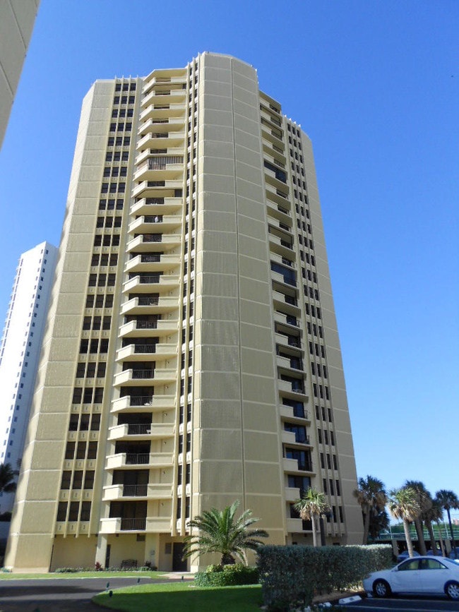 Building Photo - 2800 N Ocean Dr