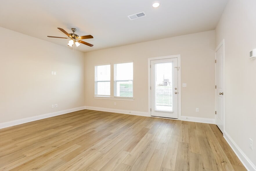 Building Photo - 1725 Tahoma Dr
