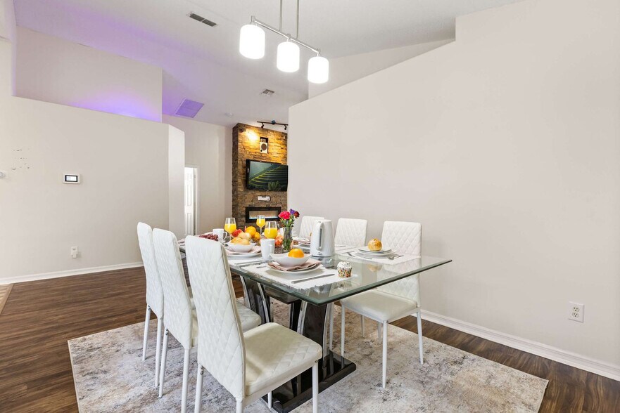 Building Photo - 2660 Oneida Loop