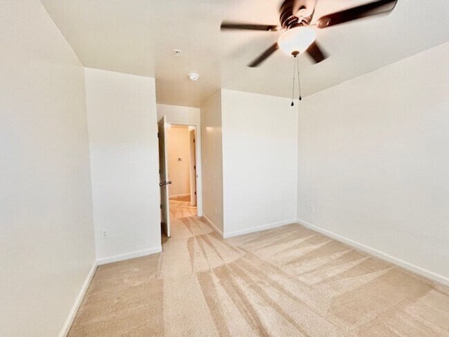 Building Photo - 5897 Bella Marie Wy