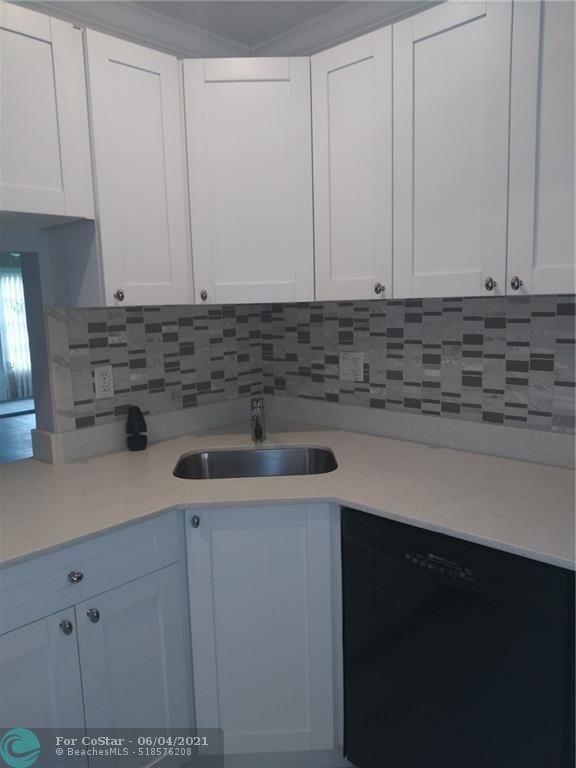 Building Photo - 6050 NW 64th Ave