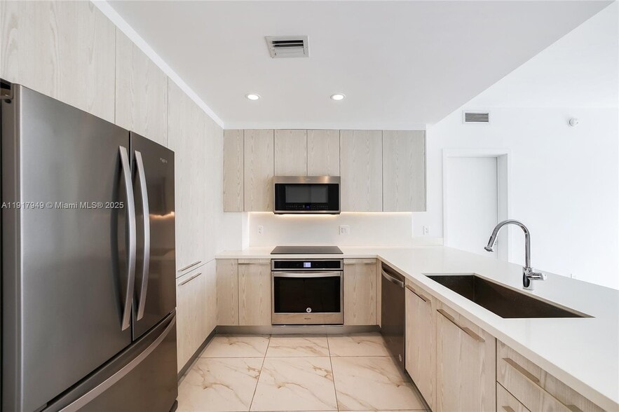 Building Photo - 2000 Metropica Way