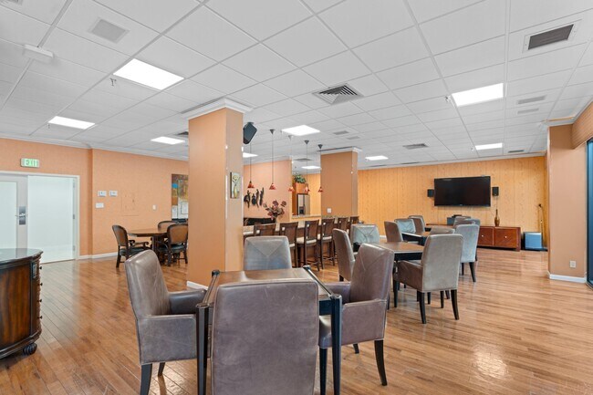 Building Photo - 3400 N Ocean Dr