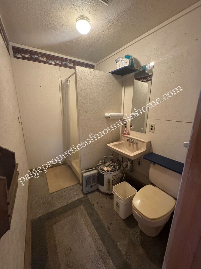 Building Photo - 1,600 Sq Ft Shop Space in Midway, AR – Includes Bathroom with Stand-Up Shower