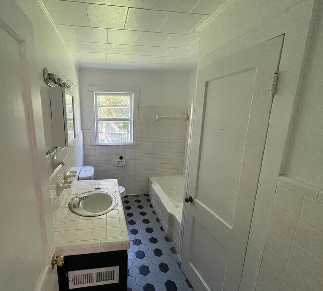 Bathroom - 109 Luvera St