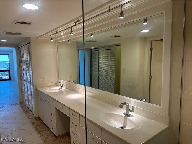 Building Photo - 4751 Gulf Shore Blvd N