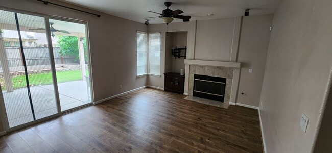 Building Photo - Beautiful 4 Bedroom Home in Elk Grove
