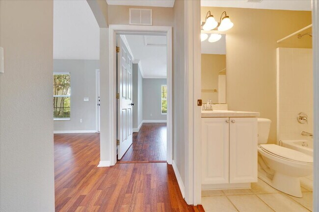 Building Photo - Spacious 3-Bed, 2-Bath Home for Rent in SW...