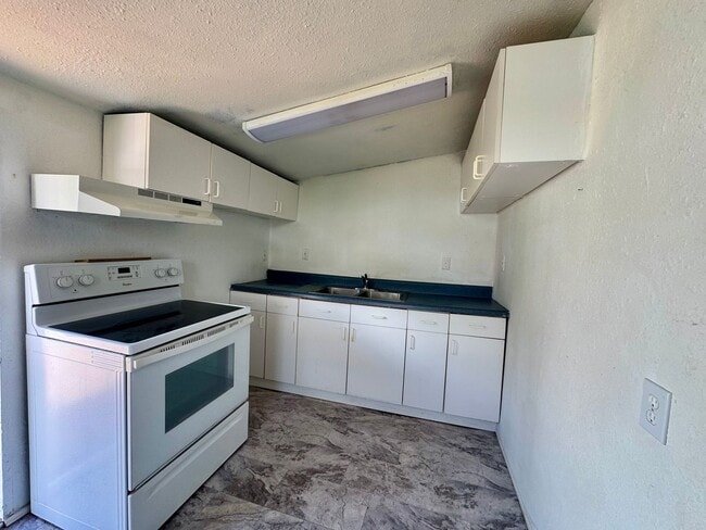 Building Photo - Adorable 2-Bedroom Home for Rent in Plant ...