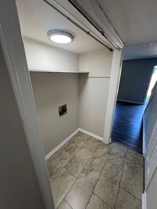 Building Photo - 2 bedroom 2.5 bath in the Lawrenceville area!