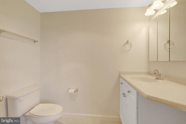 Building Photo - 3101 N Hampton Dr