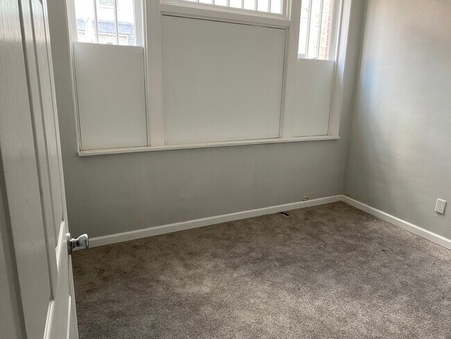 Building Photo - 907 Chartiers Ave