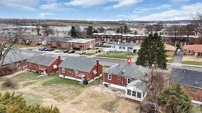 Building Photo - 813 Chain of Rocks Dr