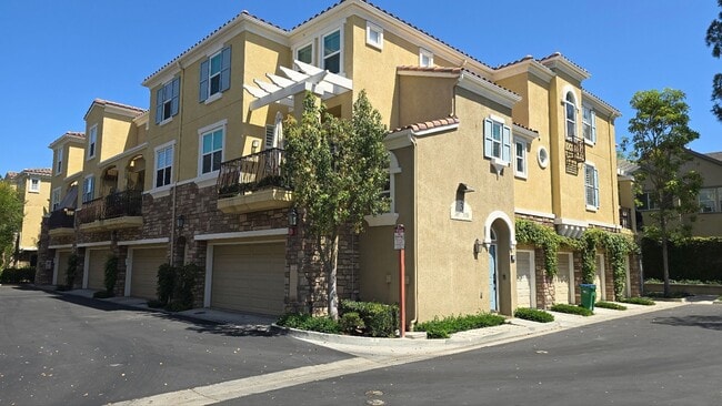 Building Photo - 308 Terra Bella