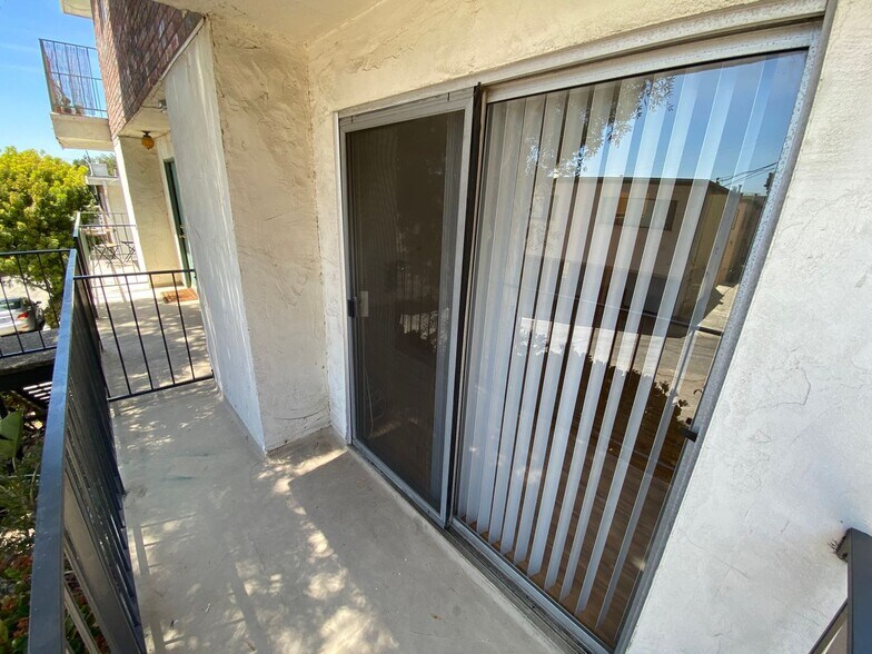 Building Photo - 3432-3434 S Centinela Ave