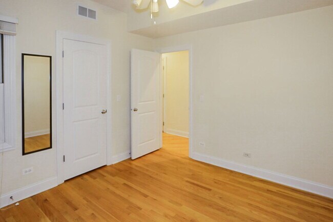 Building Photo - 3829 N Southport Ave