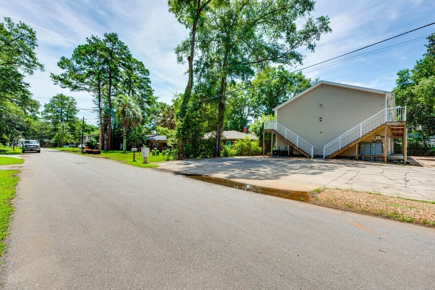Building Photo - 1329 Nylic St