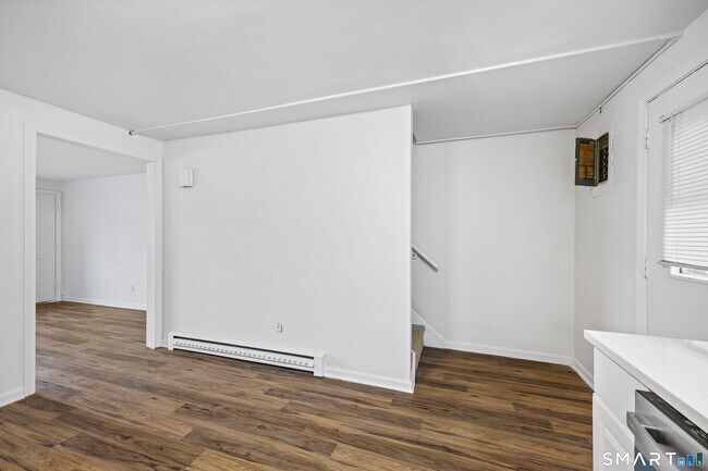 Building Photo - 9 Maple Ave