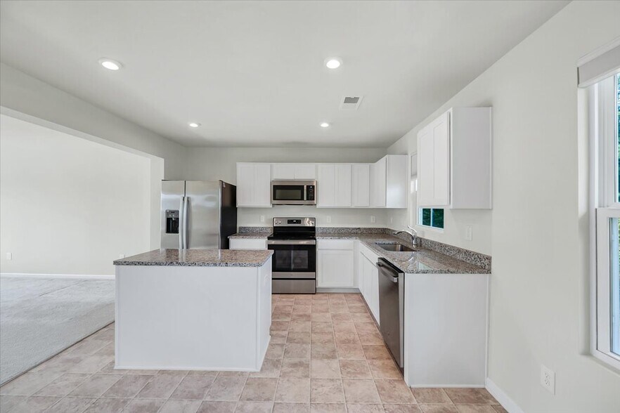 Building Photo - 5941 River Landing Dr