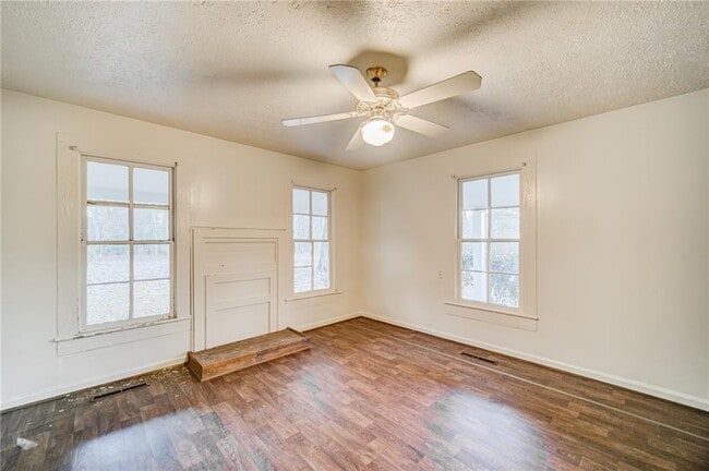 Building Photo - 1290 Reavis Mountain Rd
