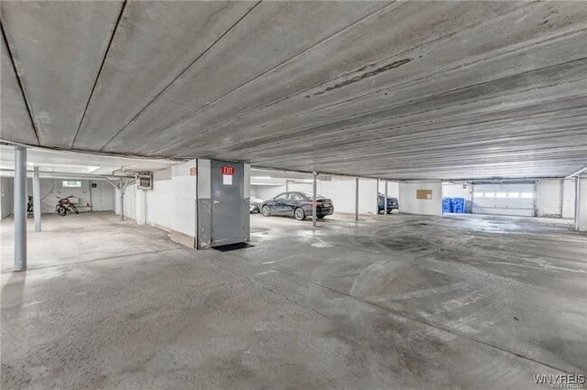 Building Photo - 32 Bernhardt Dr