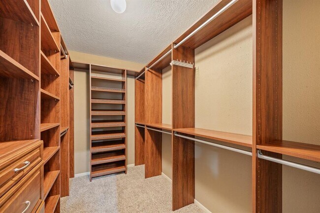 Building Photo - 209 McVoy Dr