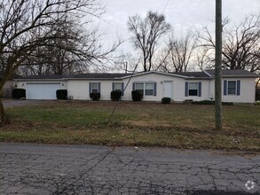 Building Photo - Spacious 4-bedroom, 2 bath, 2 car garage w...