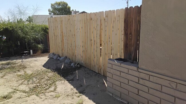 Building Photo - Pool Home in 29 Palms