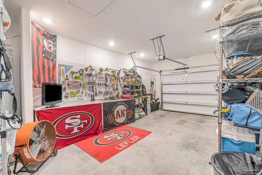 Building Photo - 4675 Geneva Dr