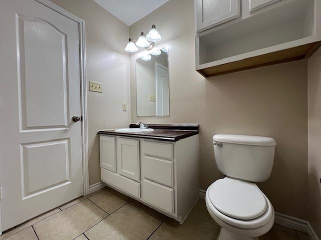 Building Photo - 2720 Camelot Dr
