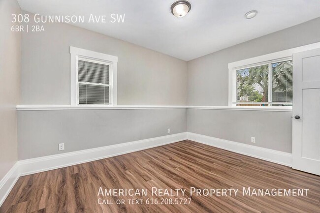 Building Photo - 308 Gunnison Ave SW