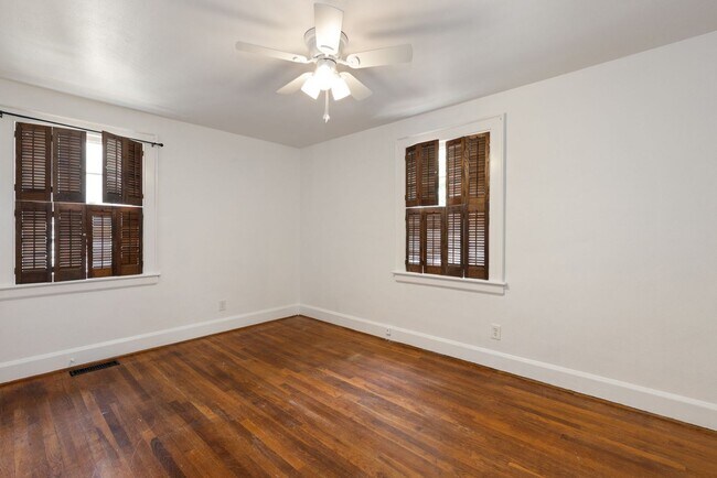 Building Photo - 317 35th St
