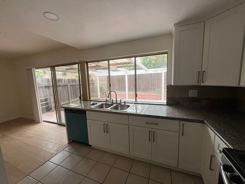 Building Photo - 8207 Mammoth Cir