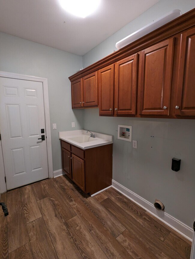 Building Photo - 1789 Ravenna Dr
