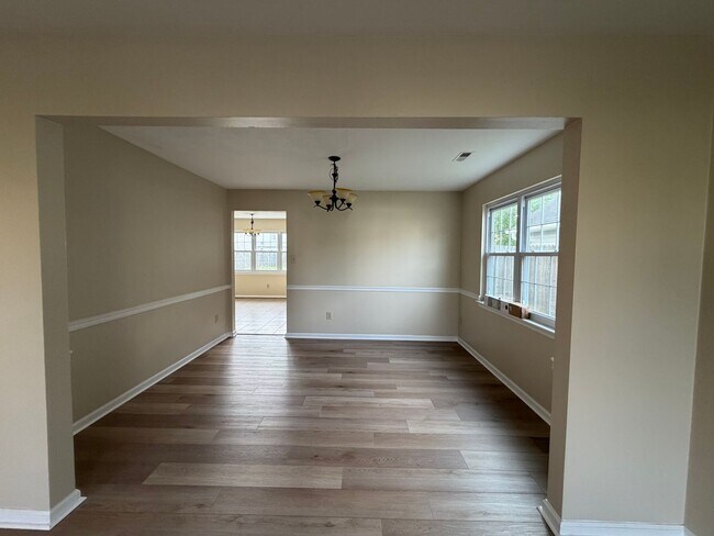 Building Photo - GLENWOOD