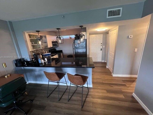 Building Photo - 650 NE 64th St