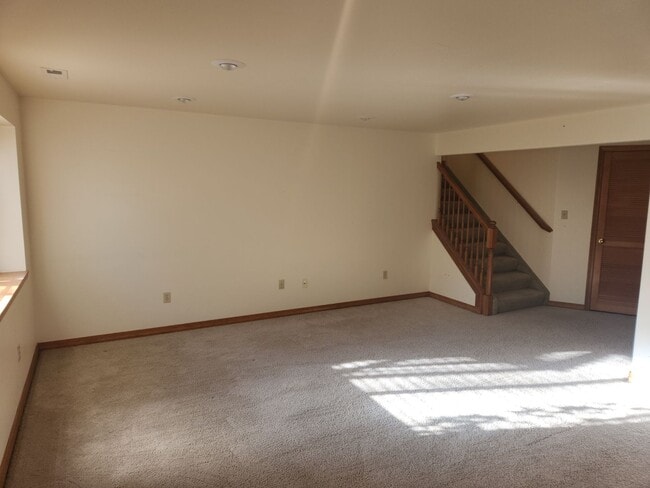 Building Photo - N/E home with 4 bed, 4 baths, 2 car garage!